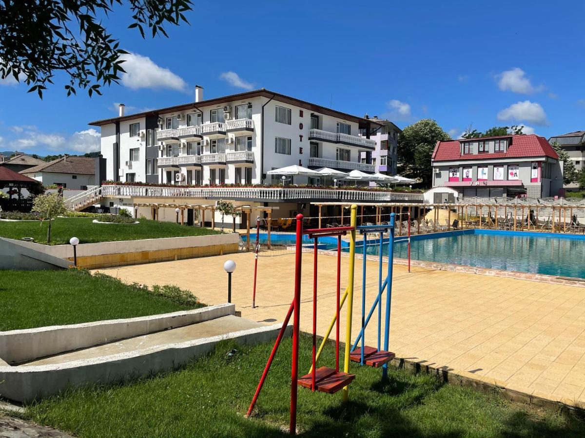 Hotel Elit Kirkovo  Exteriör bild