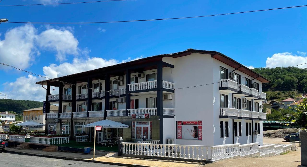 Hotel Elit Kirkovo  Exteriör bild