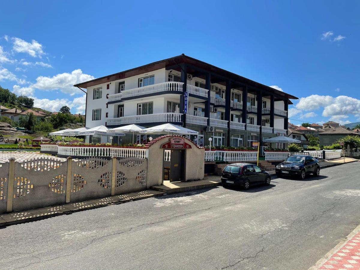 Hotel Elit Kirkovo  Exteriör bild
