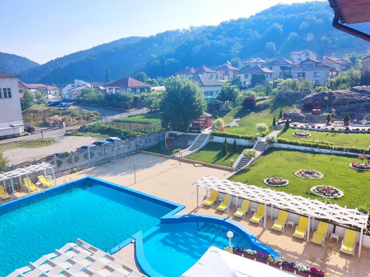 Hotel Elit Kirkovo  Exteriör bild