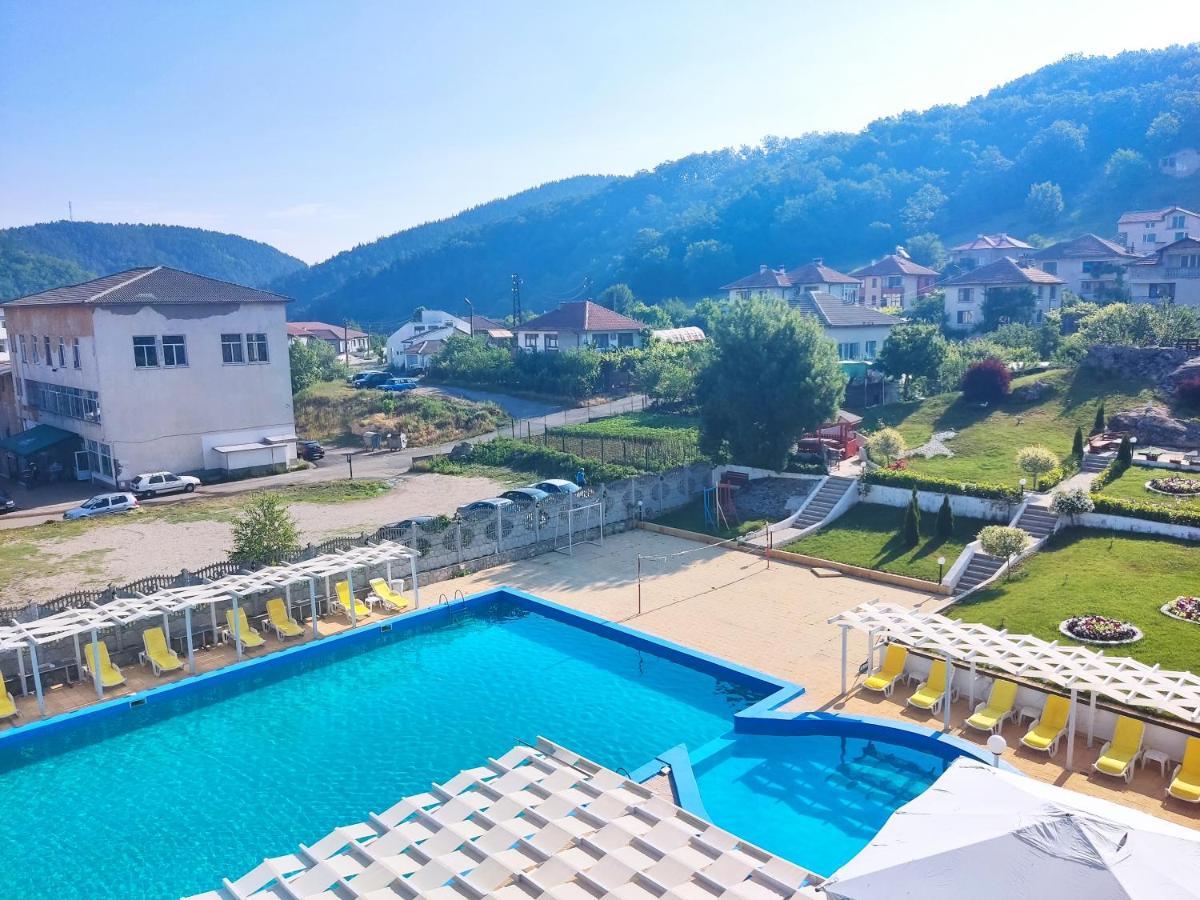 Hotel Elit Kirkovo  Exteriör bild