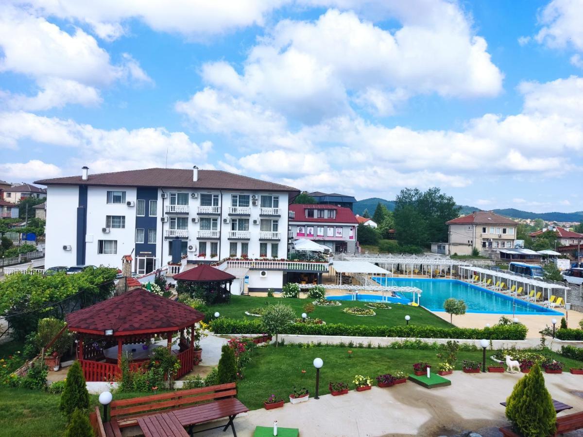 Hotel Elit Kirkovo  Exteriör bild
