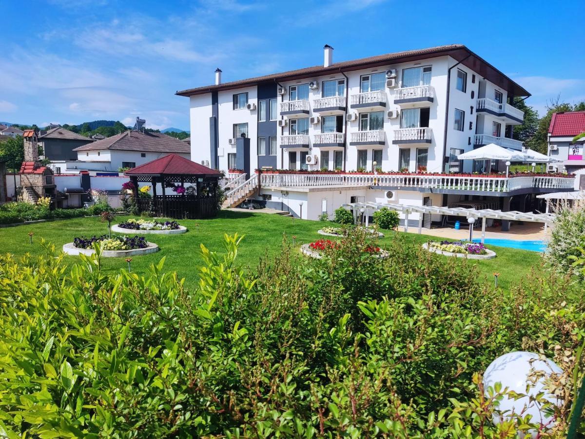 Hotel Elit Kirkovo  Exteriör bild