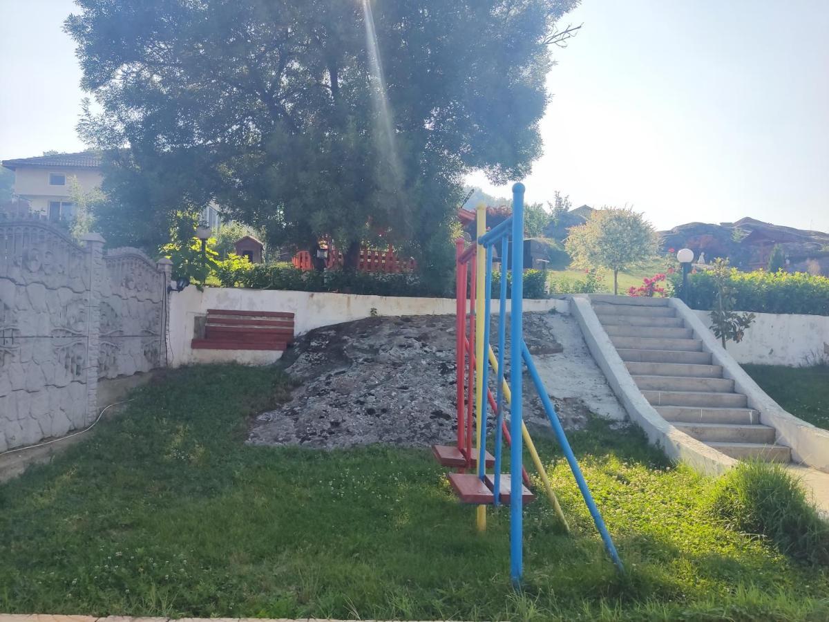 Hotel Elit Kirkovo  Exteriör bild