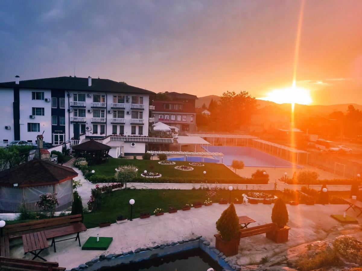 Hotel Elit Kirkovo  Exteriör bild